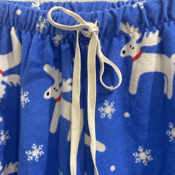 Taylor Marcs 2 Piece Ultra soft Pajamas | Size Small - Picture 9 of 9